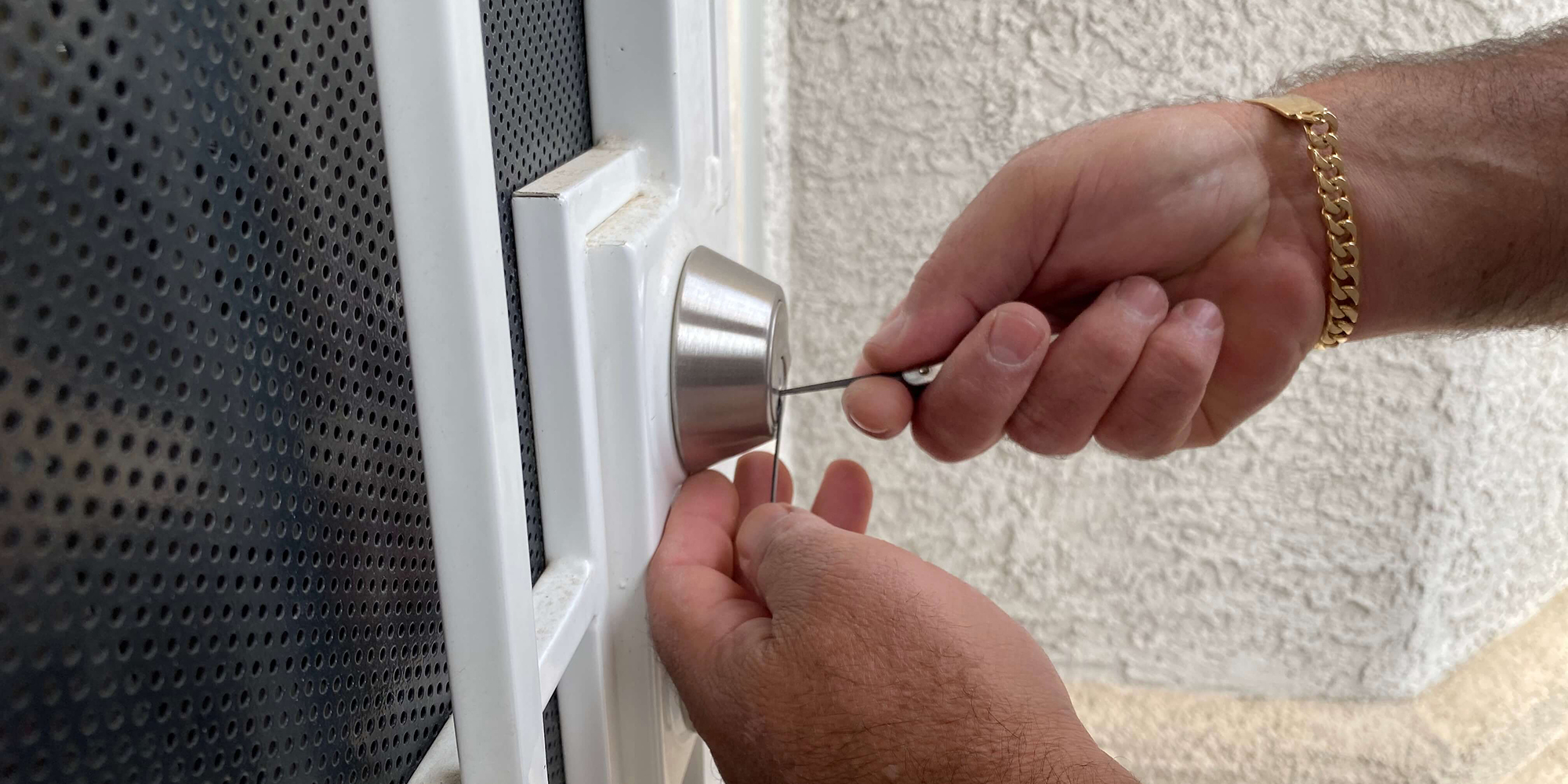 Read more about the article Main Situations to Call a Car Key Locksmith