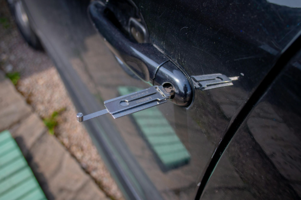 Read more about the article Essential Features to Look for When Hiring a Car Locksmith Henderson, NV